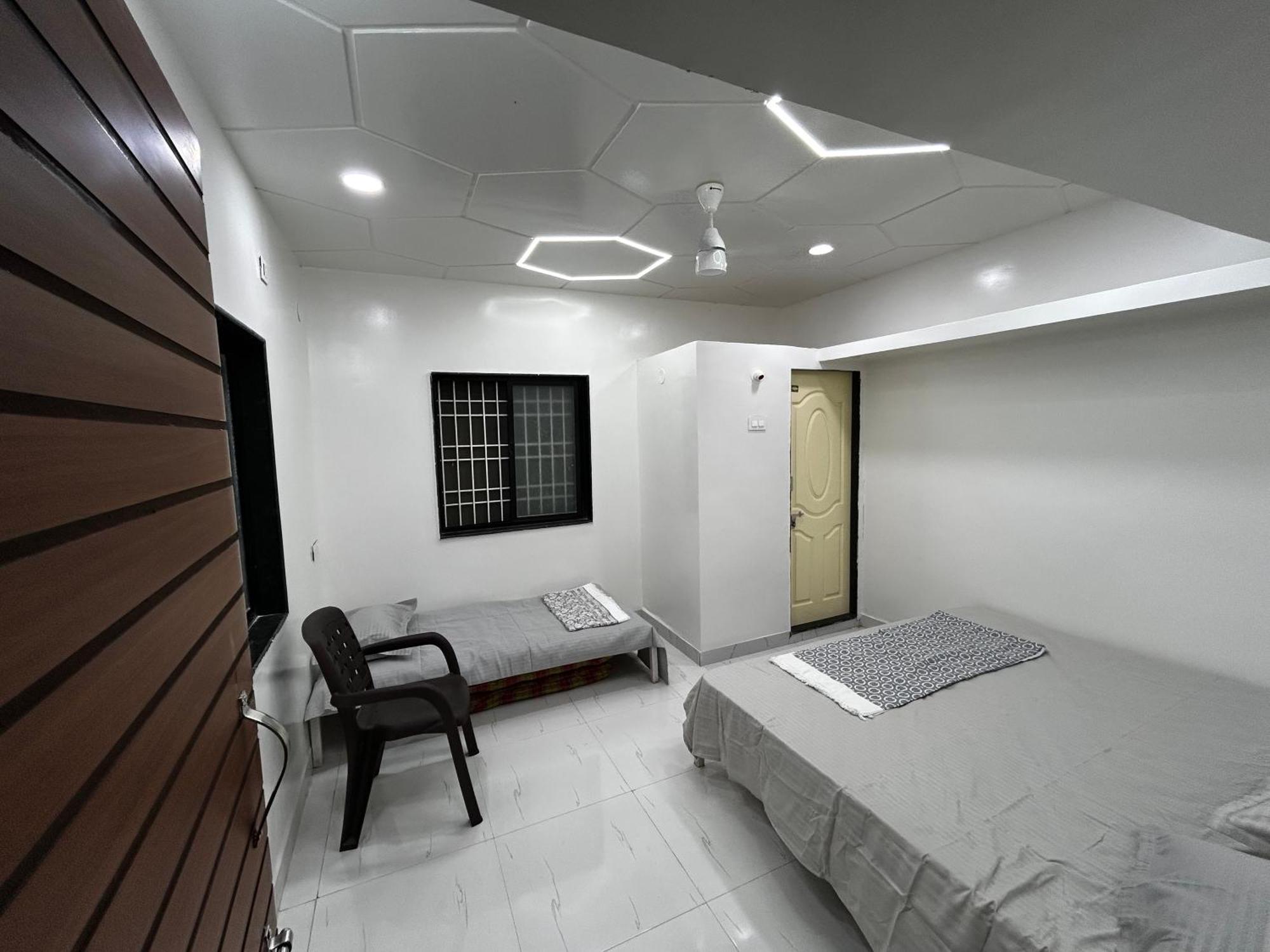 Vatavriksha Guest House,Akkalkot Akalkot Exterior photo